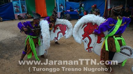 Kuda Kepang dipakai saat Pentas Tarian Ging Kedirian