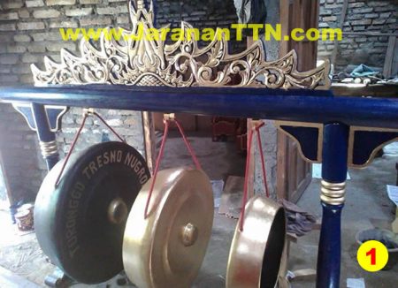 Paket Gamelan Gong Campur Sari, terdiri Gong Jaranan (Suwuk dan Kempul) dan Gong Gede